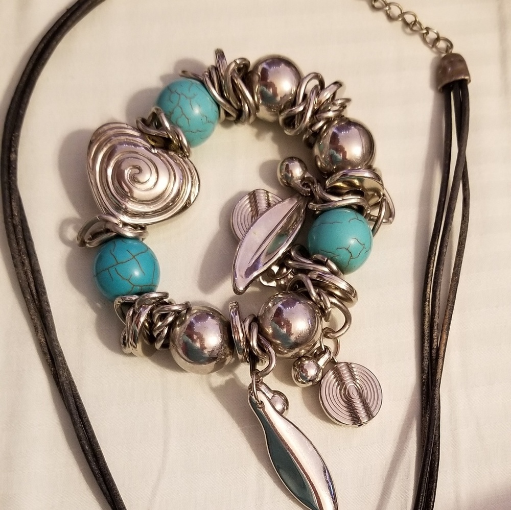 Turquoise necklace and bracelet set